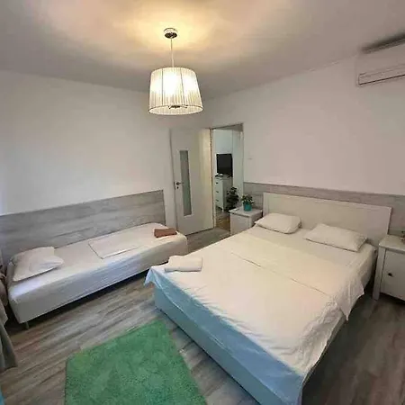 24 Ior By * Βουκουρέστι